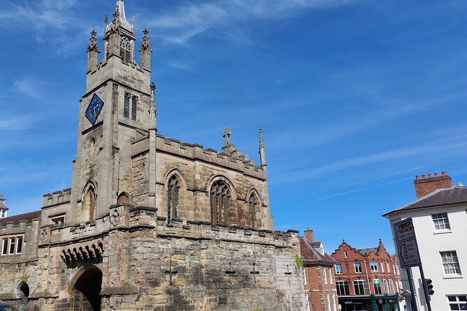Ghosts, Crime & Legends Quest Experience in Warwick - Warwick’s dark past becomes a walking game