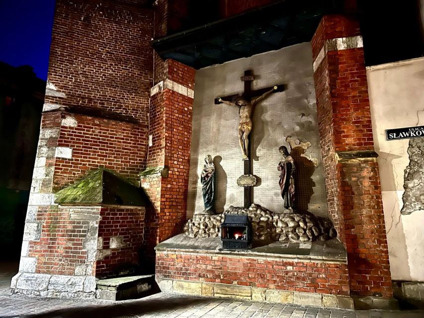 Ghosts & Crimes: Macabre Kraków Walking Tour in English - Ghosts, monsters, and a haunted palace