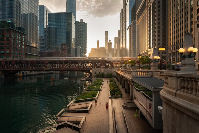 Ghosts of Chicago Family Friendly Ghost Tour - Buckingham Fountain and the Eastland Disaster