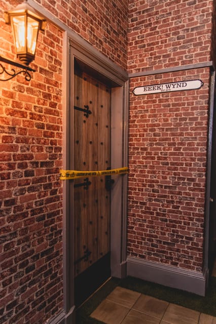Glasgow: Escape Room The Ghost of Mary Queen of Scots - The atmosphere, sets, and Mary’s ghost