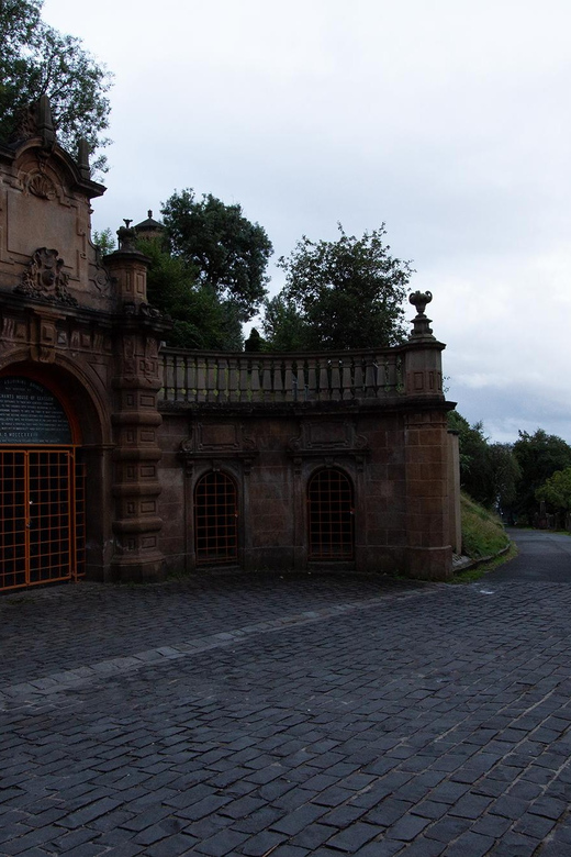 Glasgow: Ghouls, Ghosts & Gruesome Tales Guided Walking Tour - Glasgow Royal Infirmary and stories of strange medicine