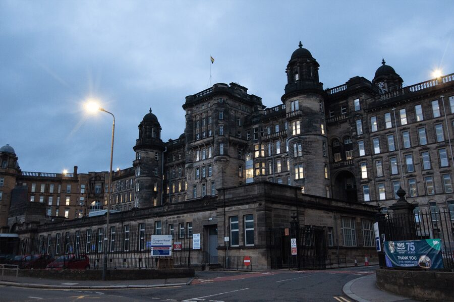 Glasgow: Ghouls, Ghosts & Gruesome Tales Guided Walking Tour - Ramshorn, the Tron, and old city entertainment
