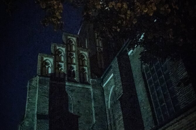 Gruseltour Berlin Haunted Ghost Walk 90-minute at Berlin Mitte city center - Meeting the guide at the monastery ruins