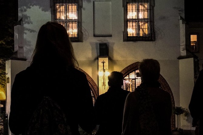 Gruseltour Berlin Haunted Ghost Walk 90-minute at Berlin Mitte city center - Nikolaiviertel and Berlin’s old town atmosphere