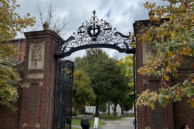 Harvard's Haunts Solo Smart Phone Guided App Ghost Walking Tour - Starting with spirits at Wadsworth House