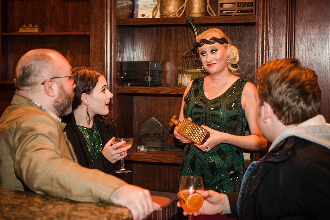 Haunted Chicago Booze and Boos Ghost Walking Tour - Why this Lincoln Park ghost walk works