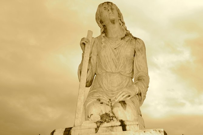 Haunted French Quarter Walking Tour in New Orleans - The guide makes or breaks the evening