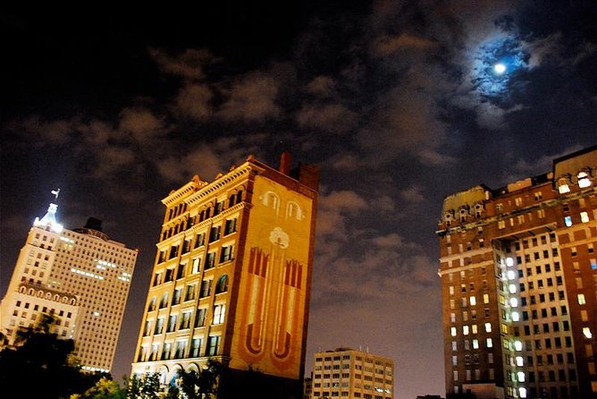 Haunted Memphis Walking Ghost Tour - Guides, group size, and the feel of the evening