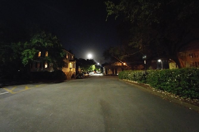 Haunted Savannah Pub Crawl - The pub stops: local atmosphere at your own cost