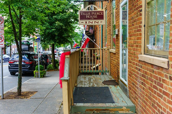 Haunted Smart Phone App Location Aware Walking Tour in Gettysburg - General Reynolds and the spirit on Baltimore Street