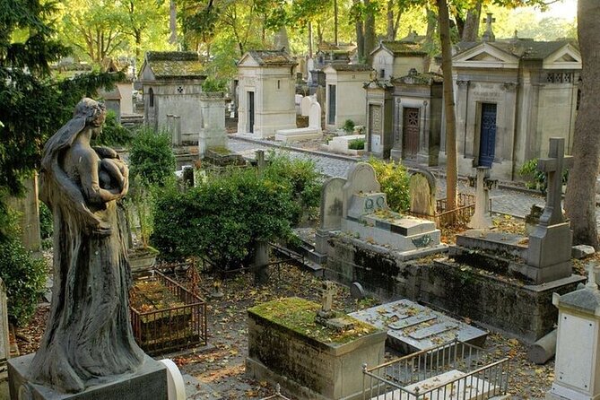 Haunted Walking Tour of Père Lachaise Cemetery - Why Père Lachaise makes a good haunted walk