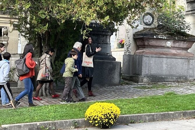 Haunted Walking Tour of Père Lachaise Cemetery - Arriving at 23 Boulevard de Ménilmontant