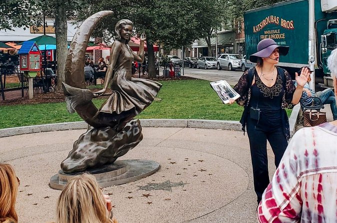 Hauntings, History and Legends Tour in Salem - Federal Street and the uncomfortable facts of 1692