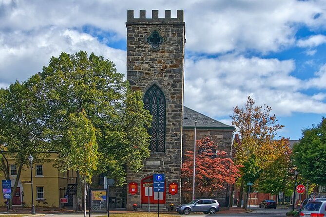 Hauntings, History and Legends Tour in Salem - Howard Street Cemetery and Old Burying Point