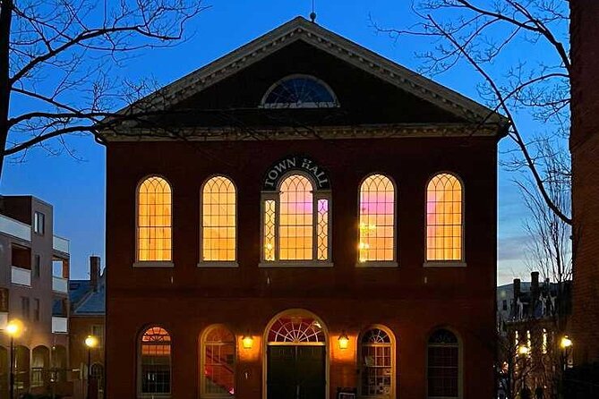 Hauntings, History and Legends Tour in Salem - The Bewitched statue and Salem’s pop-culture side