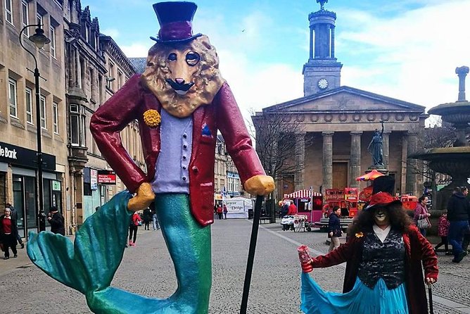 High Street Graveyard Tour - The costumed guide and the tone of the experience