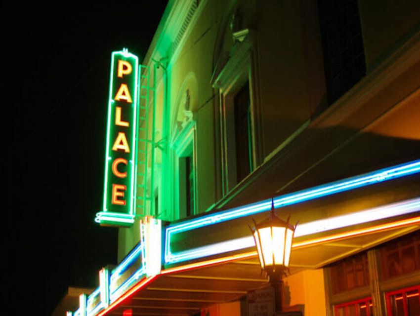 Hilo: Walking Ghost Tour - Meeting near the Wailuku River and Day-Lum Properties