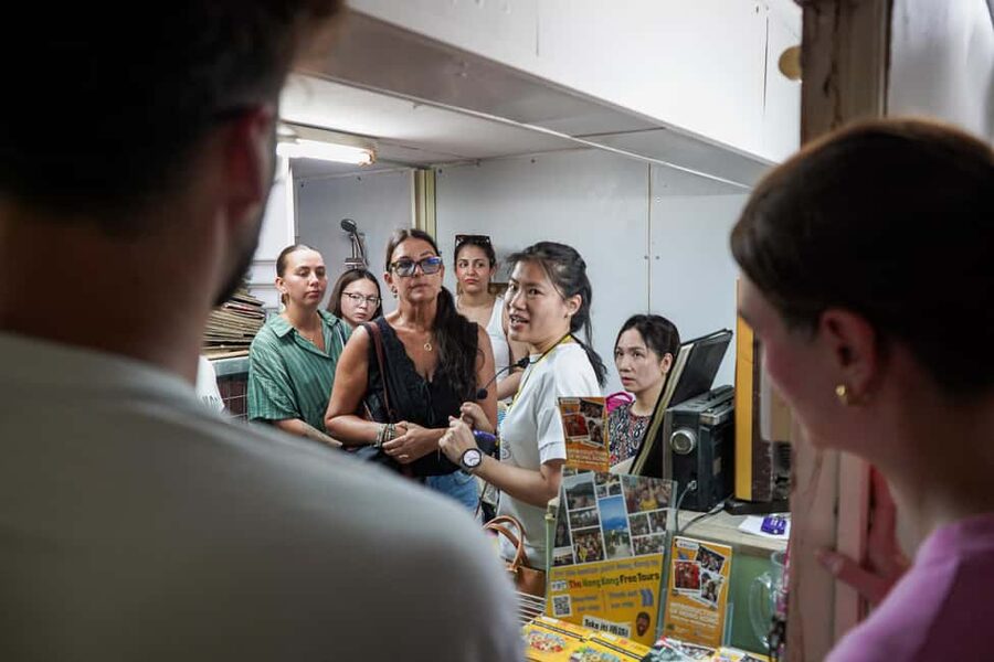 Hong Kong: Dark Side of Hong Kong Caged Homes Walking Tour - What the guides add to the experience