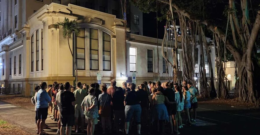 Honolulu: Ghosts of Old Honolulu Walking Tour - Meeting at the King Kamehameha Statue