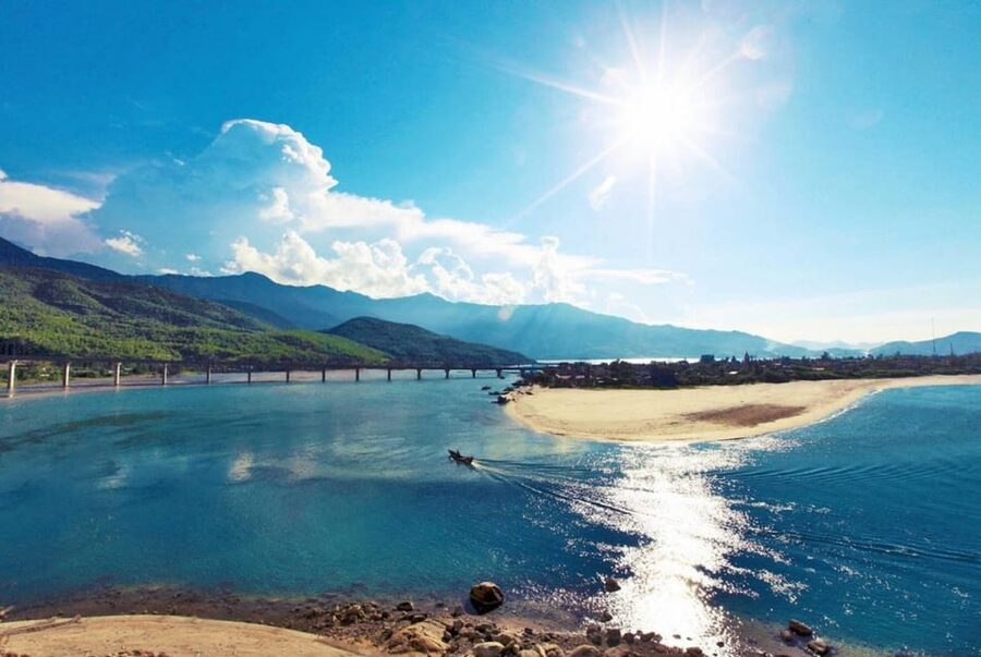 Hue : Private Car to Hoi An via HaiVan pass & City of Ghosts - Who should book this private car experience