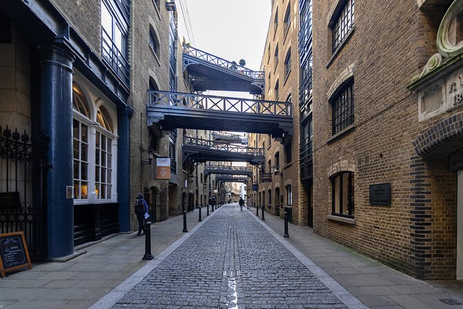 Jack the Ripper Small Group Guided Tour with an Expert Guide - St. Botolph Without Bishopsgate and Catherine Eddowes
