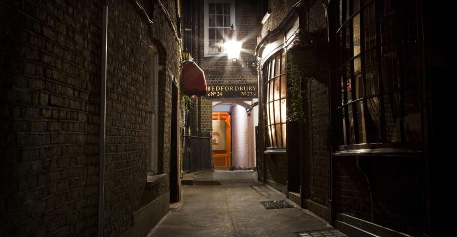 Jack The Ripper Tour in London's East End - Goulston Street and the problem of clues