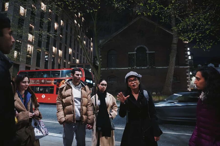 Jack The Ripper Tour: Interactive Tour London - Walking through Whitechapel and its crime scenes