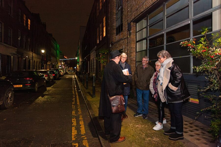 Jack the Ripper Walking Tour: Murder, Mystery, & the Women - Meeting the five women behind the case