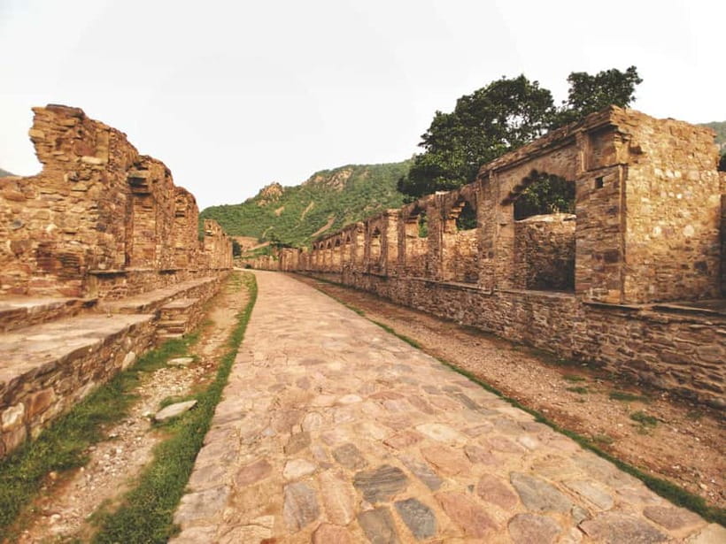 Jaipur: Haunted Bhangarh Fort and Abhaneri Stepwell Day Trip - Chand Baori: geometry cut into the earth