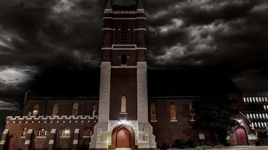 Kansas City: Wraiths & Whiskey Ghost Tour - Guide quality can shape the whole evening