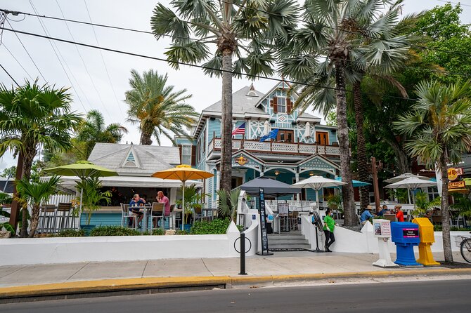 Key West: Haunted Pub Crawl Walking Tour - The Dean-Lopez Funeral Home and a disturbing obsession