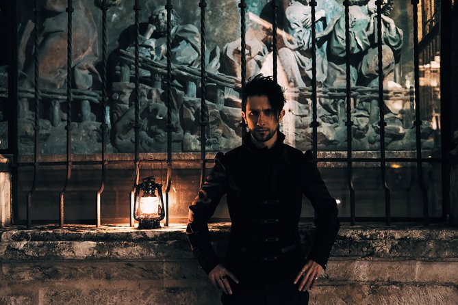 Krakow Night Tour: Ghosts, Vampires and Legends of the Old Town - Wawel Royal Castle and the medieval city walls