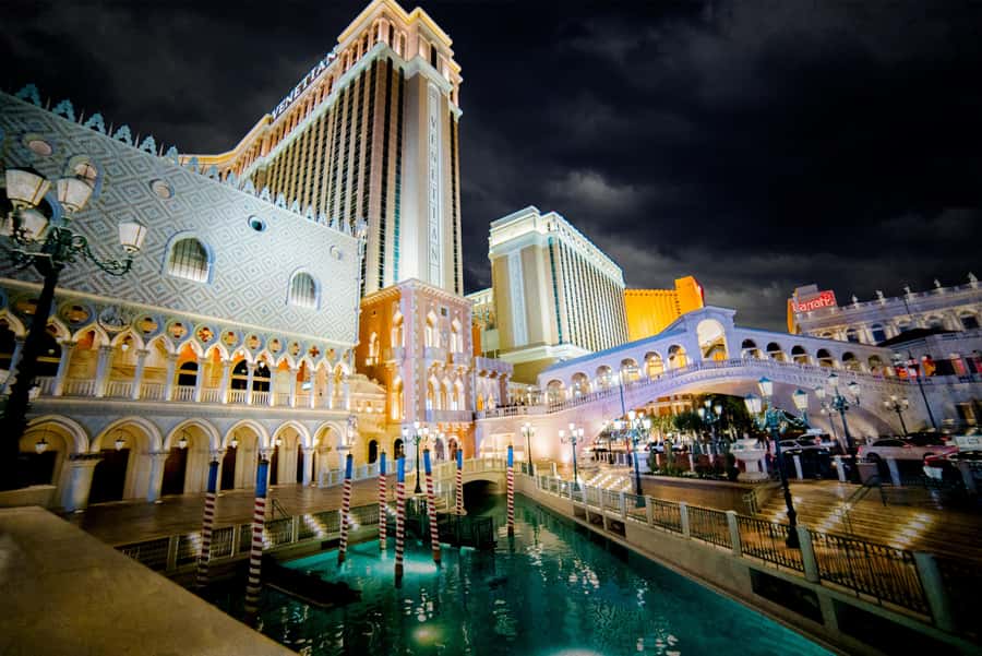 Las Vegas: Gangsters, Glitz, and Gore Ghost Tour - Harrah’s and the stories of gamblers who lost everything