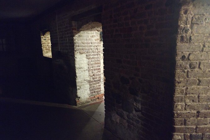 Late Night Savannah Haunted Pub Crawl - A late-night walk through Savannah’s darker stories