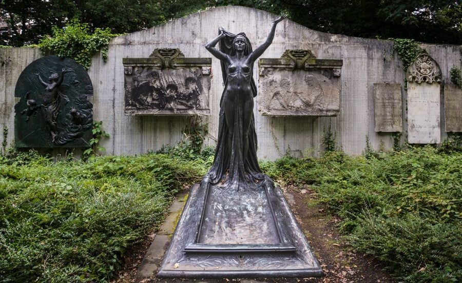 Leipzig Old Cemetery: 75-Minute Dark History Tour - Key points to know before you book