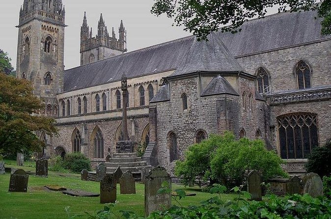 Llandaff's Ghosts: A Self-Guided Audio Tour - The old graveyard and the strongest atmosphere