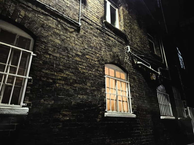London: Dr Blood's Immersive Jack the Ripper Walking Tour - The police, the newspapers, and a city under pressure