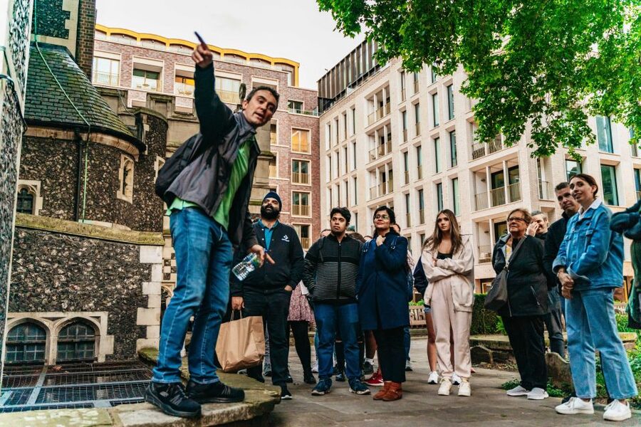 London: Ghastly Ghosts 2-Hour Walking Tour - Smithfield Market and the heaviest stories