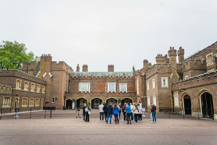 London: Ghost Walk and River Thames Boat Ride - Walking distance, group size, and comfort