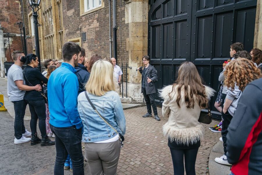 London: Ghost Walk and River Thames Boat Ride - The guides make the difference