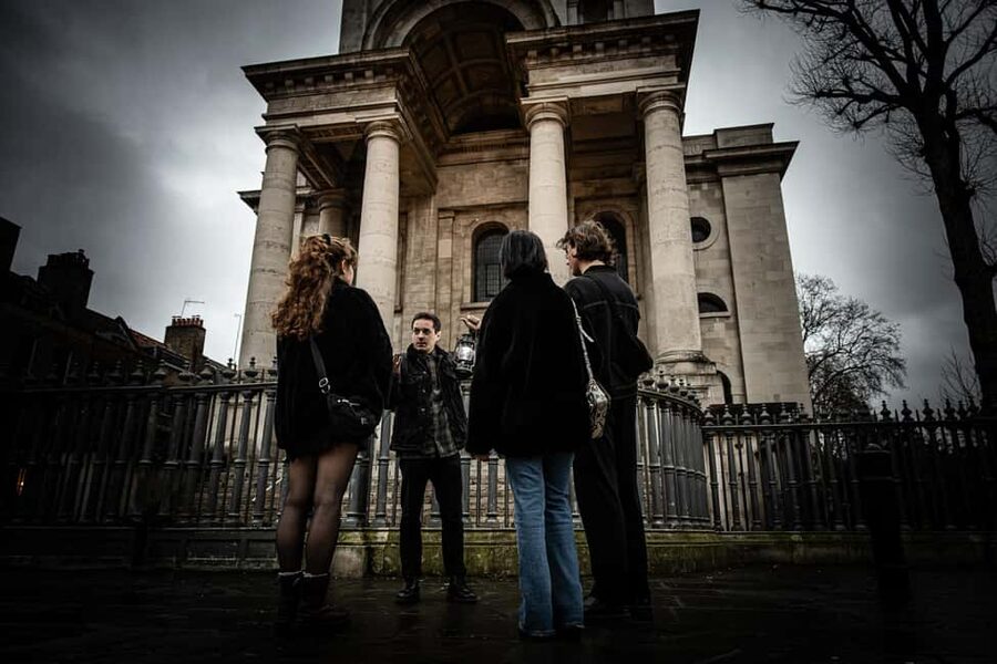 London: Interactive Jack the Ripper Night Walking Tour - St Botolph without Aldgate and the wider investigation