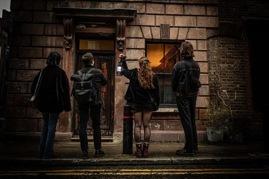 London: Interactive Jack the Ripper Night Walking Tour - Goulston Street and the final clues