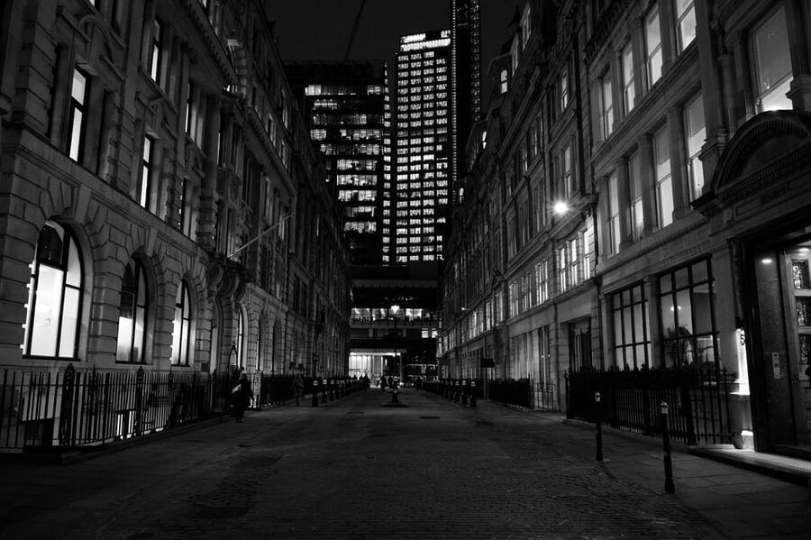 London: Jack the Ripper Tour and Underground Prison in Spanish - Liverpool Street to medieval Little Britain