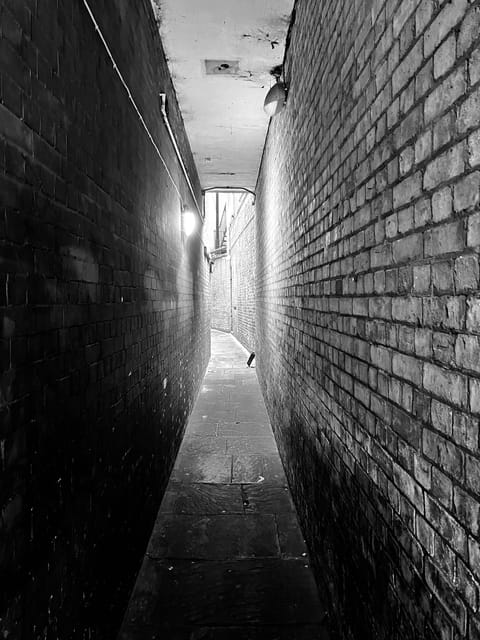London: Jack the Ripper Tour and Underground Prison in Spanish - Is $26.94 good value for three hours?