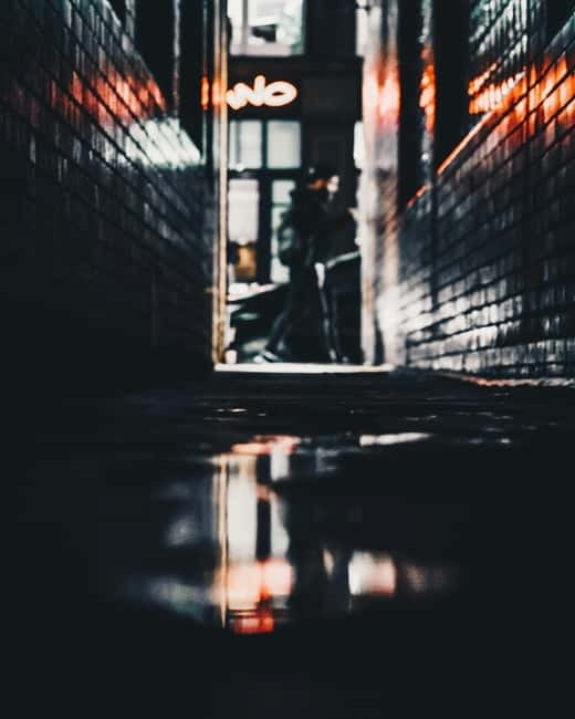 London: Jack the Ripper Tour and Underground Prison in Spanish - Mitre Square and the darker side of Whitechapel