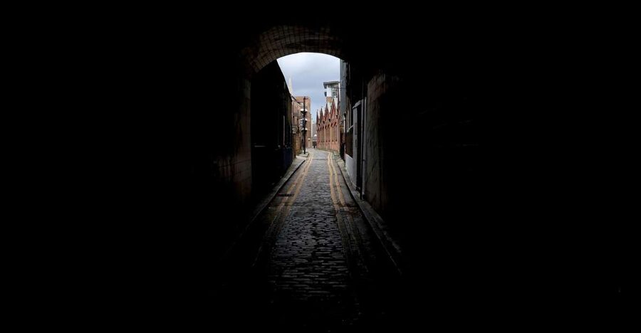 London: Jack the Ripper tour in Spanish (RLA Winner) - Starting at St Marys Whitechapel Church Memorial