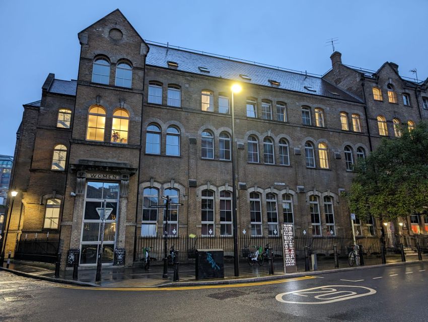 London: Jack the Ripper Tour in Spanish - Starting at Whitechapel Gallery