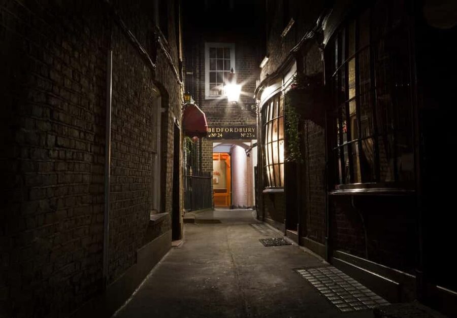 London: Jack the Ripper Walking Tour - Meeting at The Bell and entering Whitechapel