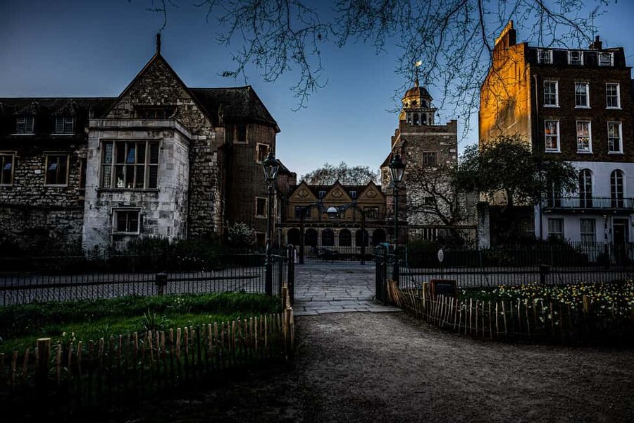 London Night Walking Tour: Ghosts & Haunting Legends - Millennium Bridge, Shakespeare’s Globe, and the Anchor Tavern