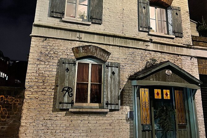 London's Ghosts & Gruesome Past Nighttime Walking Tour - Holy Sepulchre London and the business of body snatching